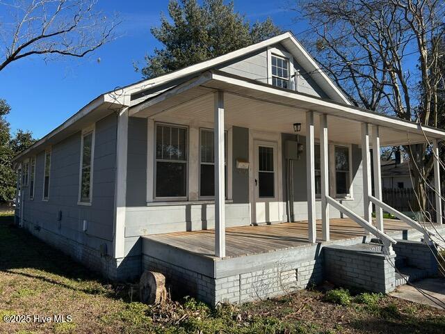 view of front of property with covered porch