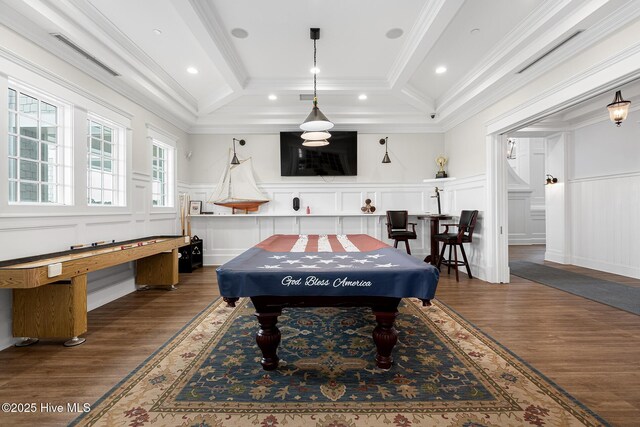 bedroom with light carpet and ceiling fan