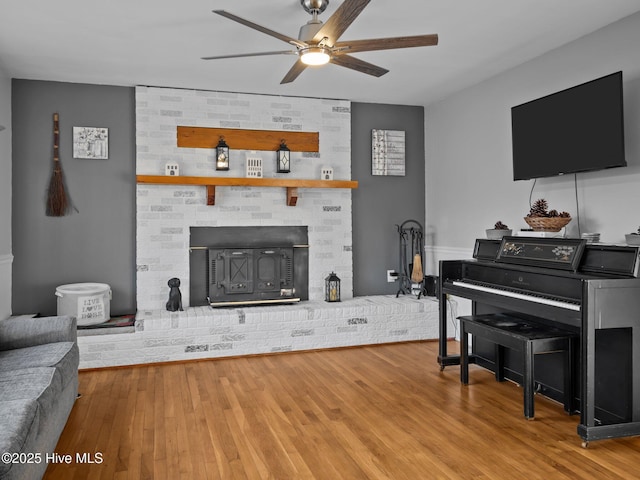 living room with wood-type flooring and ceiling fan