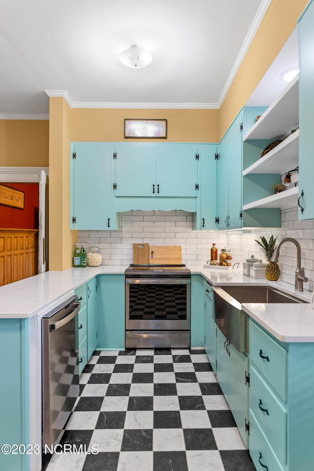 kitchen featuring blue cabinetry, dark floors, a sink, beverage cooler, and stainless steel electric stove