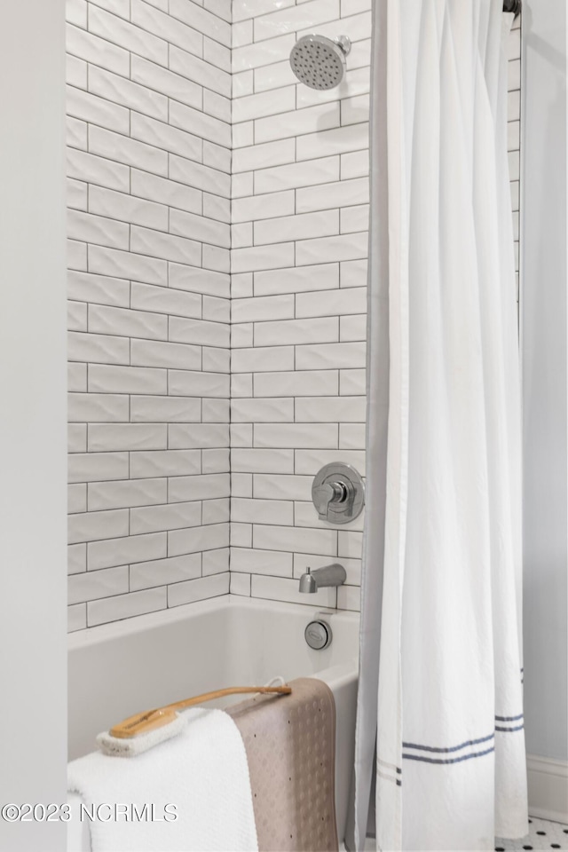 bathroom with shower / tub combo with curtain