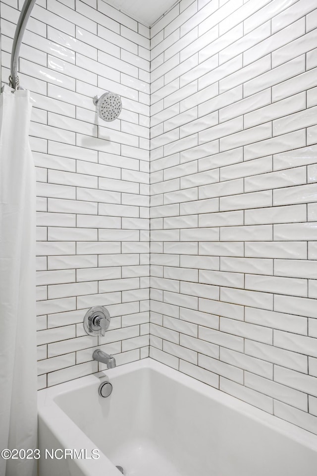 bathroom with shower / bath combo