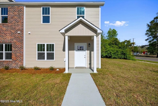 211 Lincoln Place Cir, Leland, NC 28451 - view of front of home featuring a front lawn