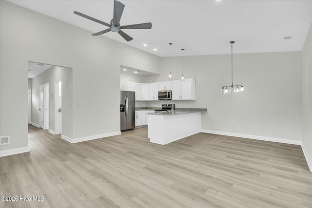 211 Lincoln Place Cir, Leland, NC 28451 - kitchen with stainless steel appliances, open floor plan, a peninsula, a ceiling fan, and recessed lighting