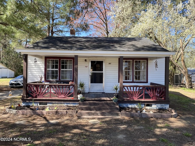 view of front of property with covered porch