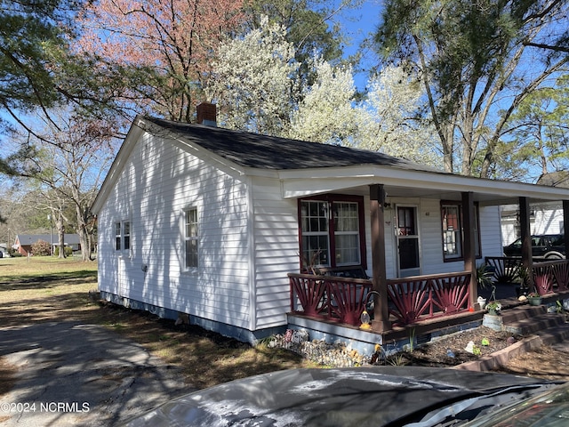 view of front of house with covered porch