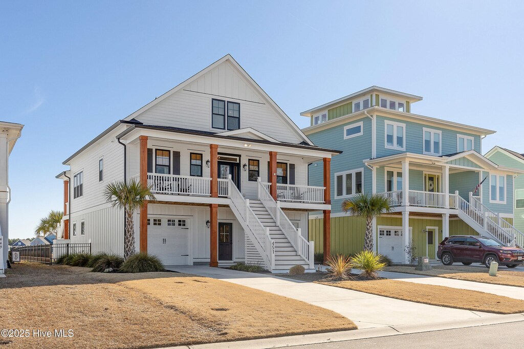 view of front of house featuring a porch and a garage