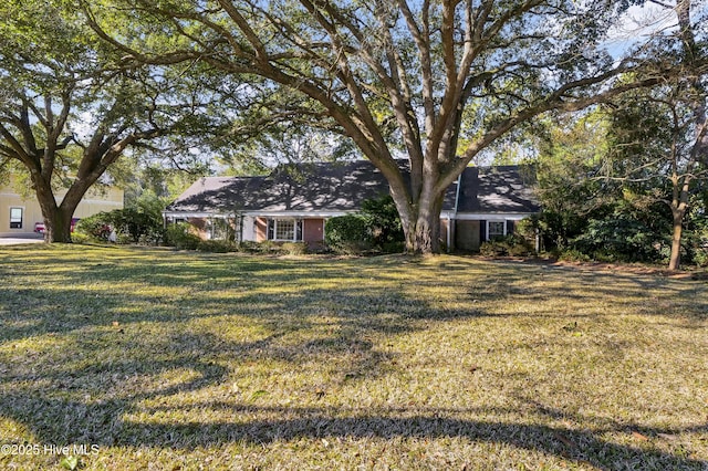 ranch-style house with a front yard