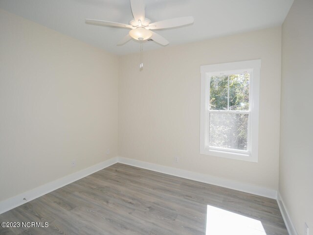 full bathroom with tiled shower / bath combo, vanity, and toilet