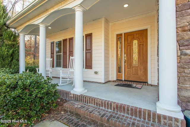 property entrance featuring a porch