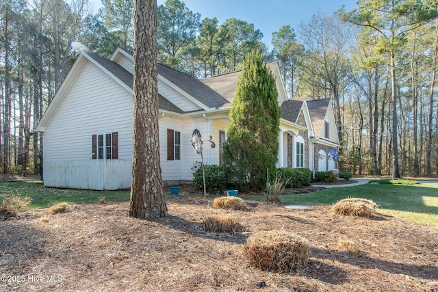 view of front of home with a front lawn