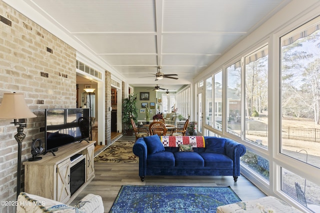 sunroom with ceiling fan