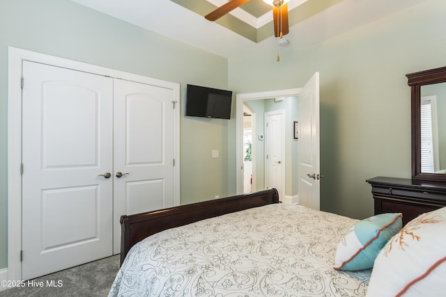 bedroom featuring ceiling fan, carpet, and a closet