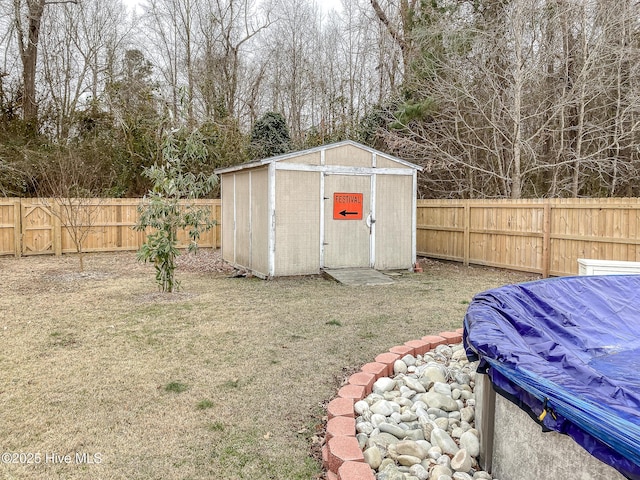 view of outdoor structure with a yard