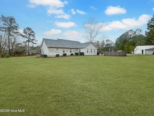 view of yard featuring a pool