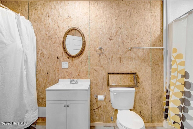 bathroom with toilet, vanity, and curtained shower