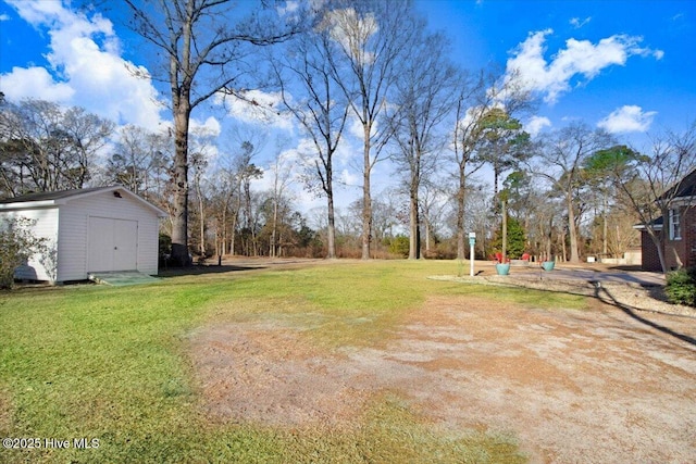 view of yard with a shed