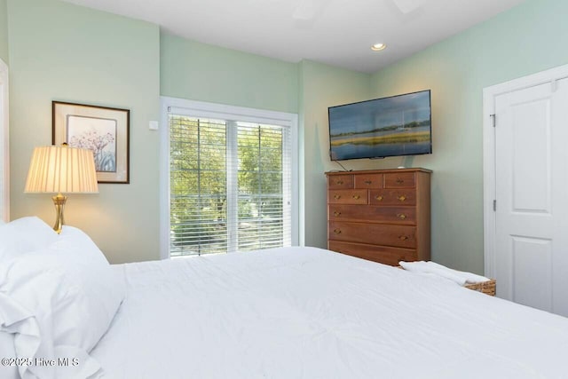 bedroom with ceiling fan