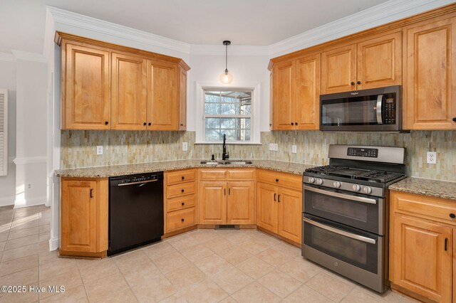 empty room featuring ornamental molding, light hardwood / wood-style flooring, and a notable chandelier