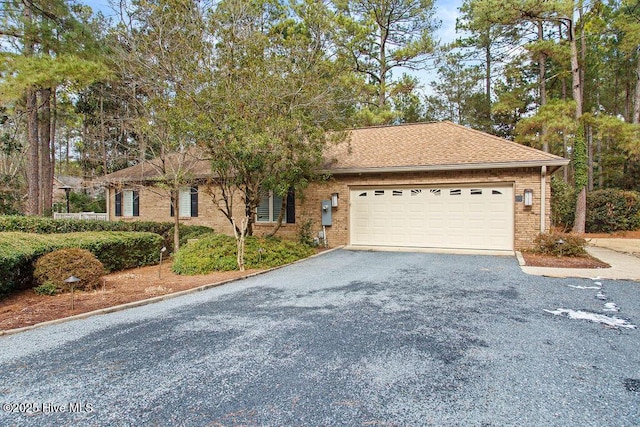 view of front facade featuring a garage