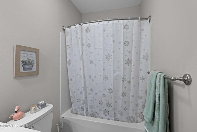 bathroom featuring toilet and shower / tub combo with curtain