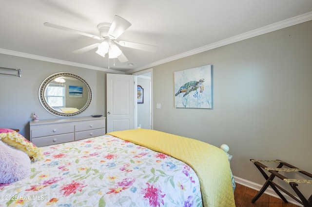 bedroom featuring ceiling fan, dark hardwood / wood-style floors, and crown molding