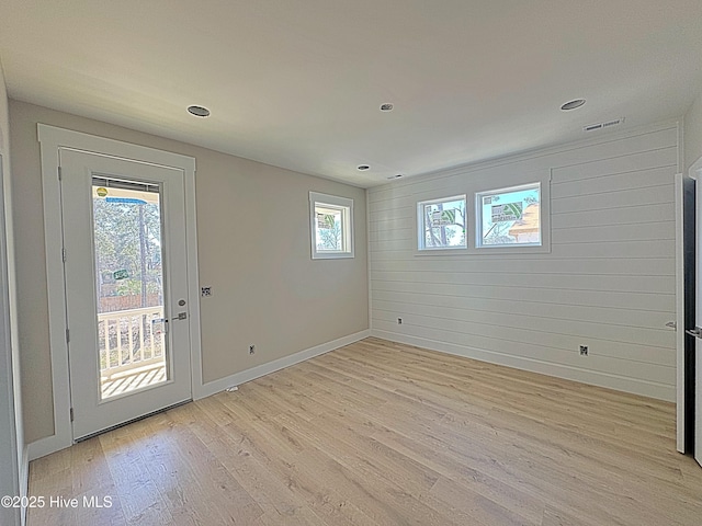 spare room featuring light wood-style flooring, visible vents, baseboards, and recessed lighting