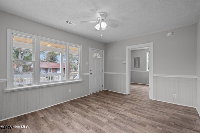 entryway featuring a textured ceiling, ceiling fan, and hardwood / wood-style flooring