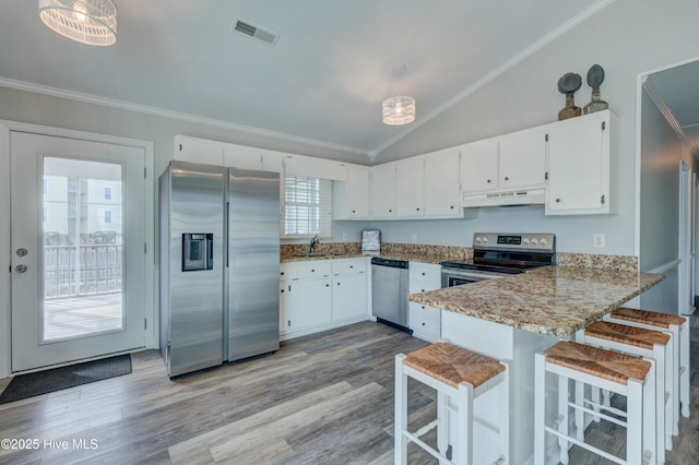 kitchen with white cabinetry, decorative light fixtures, stainless steel appliances, and kitchen peninsula