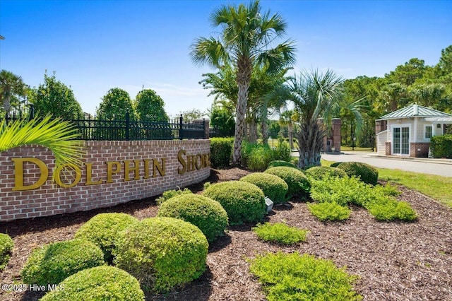 view of community / neighborhood sign