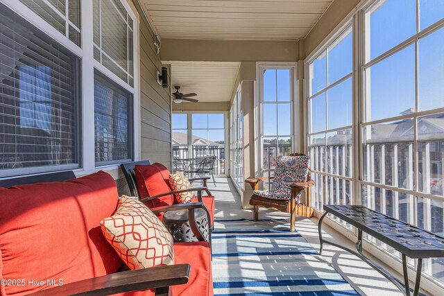 sunroom with ceiling fan