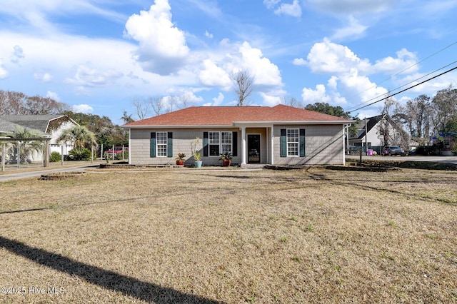 single story home with a front lawn