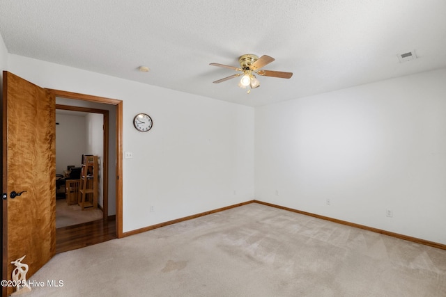 unfurnished room with light carpet and ceiling fan