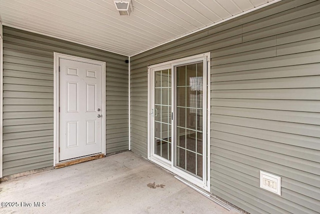 entrance to property featuring a patio area