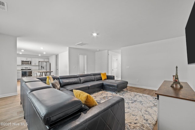 living room with visible vents, light wood-style flooring, recessed lighting, and baseboards