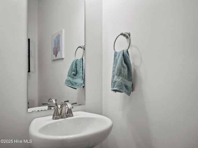 bathroom featuring sink