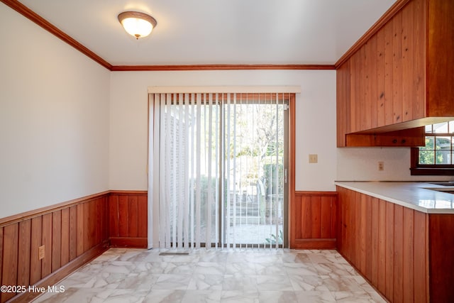 kitchen featuring ornamental molding