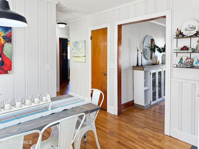 dining area featuring light hardwood / wood-style floors and ornamental molding