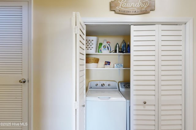 laundry room with washer / clothes dryer