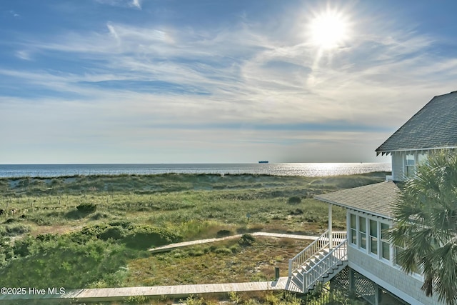 view of yard featuring a water view