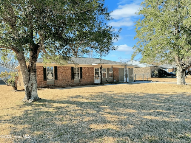 ranch-style home featuring a front yard