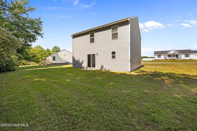 135 Chase Dr, Snow Hill, NC 28580 - traditional-style house with a garage and concrete driveway