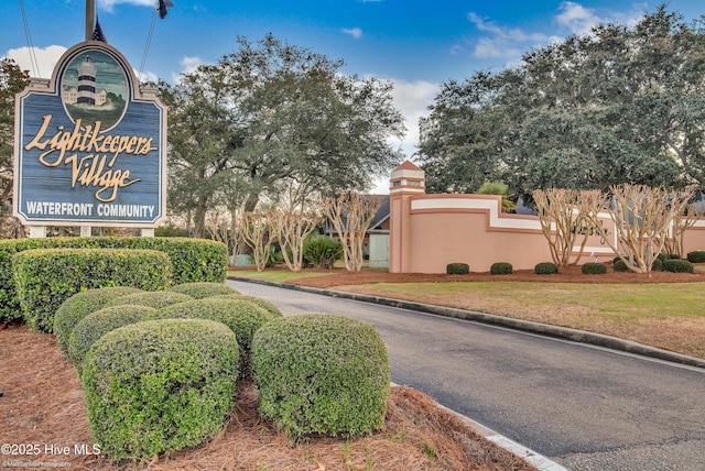 view of community / neighborhood sign