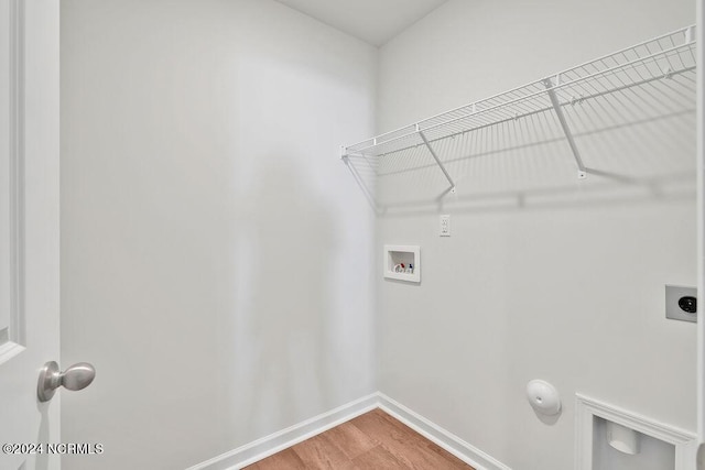 washroom featuring washer hookup, hookup for a gas dryer, hardwood / wood-style floors, and electric dryer hookup