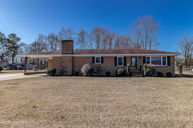 ranch-style home featuring a front lawn and a carport