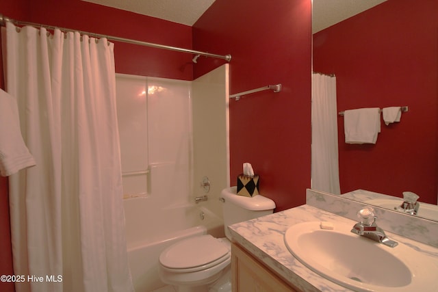 full bathroom featuring a textured ceiling, toilet, vanity, and shower / bath combo