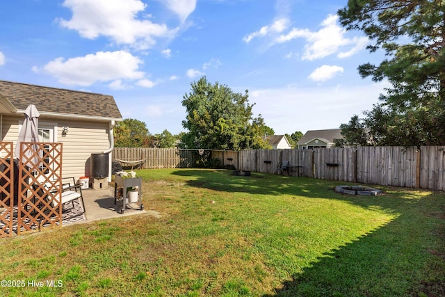 view of yard featuring a patio