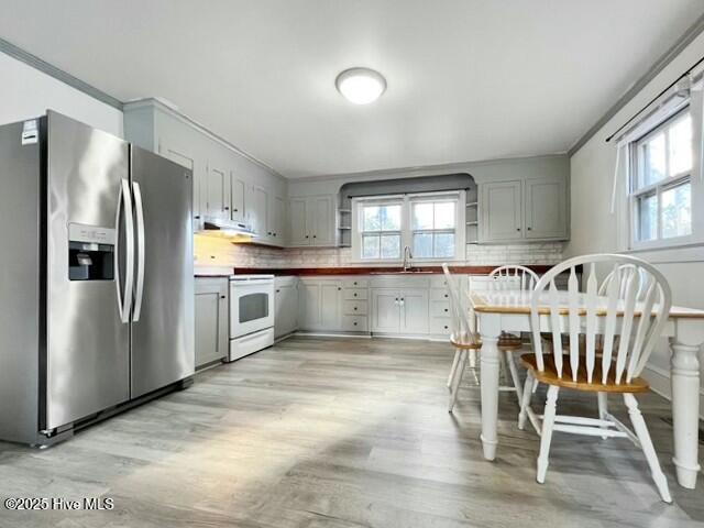 kitchen with stainless steel refrigerator with ice dispenser, gray cabinetry, light wood-type flooring, and electric stove