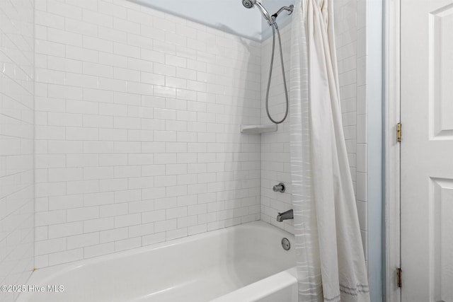 bathroom with shower / tub combo with curtain