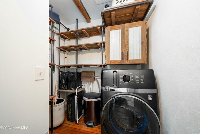 laundry area featuring washer / dryer